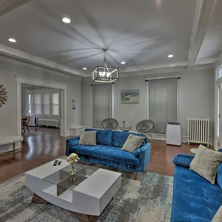 Beautifully Renovated Beach House With Fenced Patio!